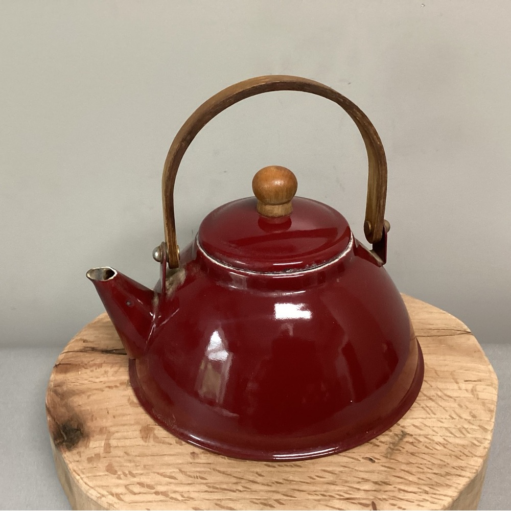 🔴 Vintage - MCM - Danish Red Enamel Tea Pot / Kettle - Wood Handle & Knob - Picture 4 of 13